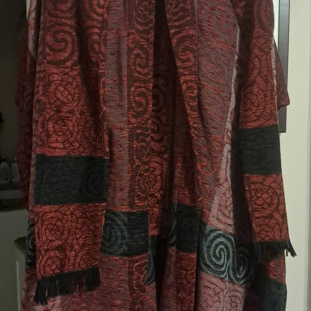 Irish Cape - Picture 5 of 6